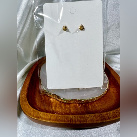 Butterfly Pearl Dangle Earrings - Picture 4 of 4